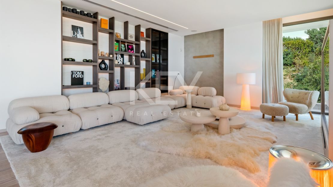 Contemporary Luxury Villa for Sale in Benahavís with Panoramic Sea Views