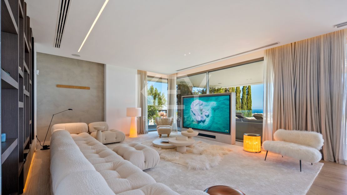 Contemporary Luxury Villa for Sale in Benahavís with Panoramic Sea Views