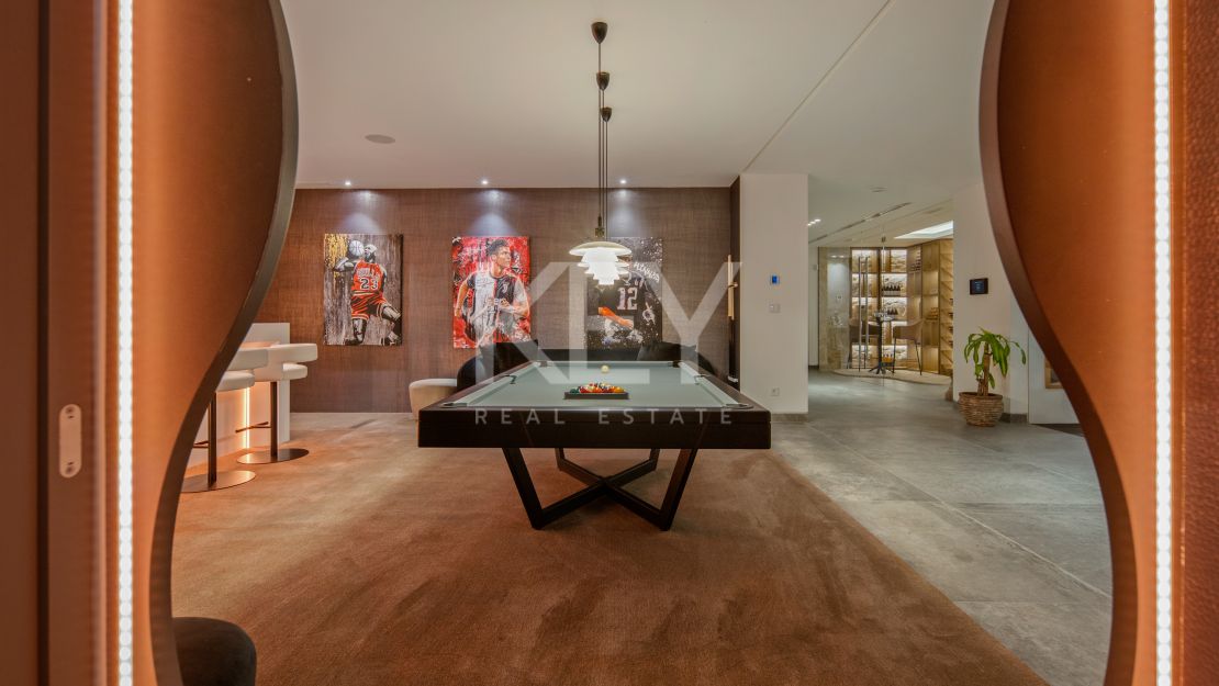 Contemporary Luxury Villa for Sale in Benahavís with Panoramic Sea Views