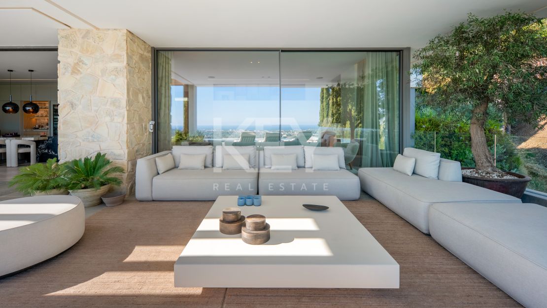 Contemporary Luxury Villa for Sale in Benahavís with Panoramic Sea Views