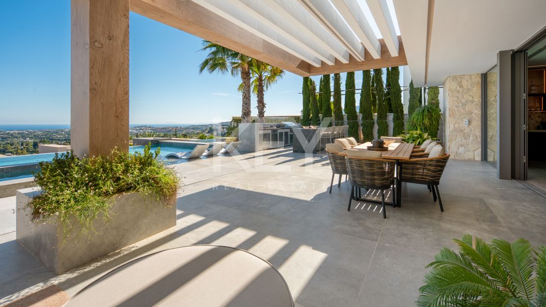 Contemporary Luxury Villa for Sale in Benahavís with Panoramic Sea Views