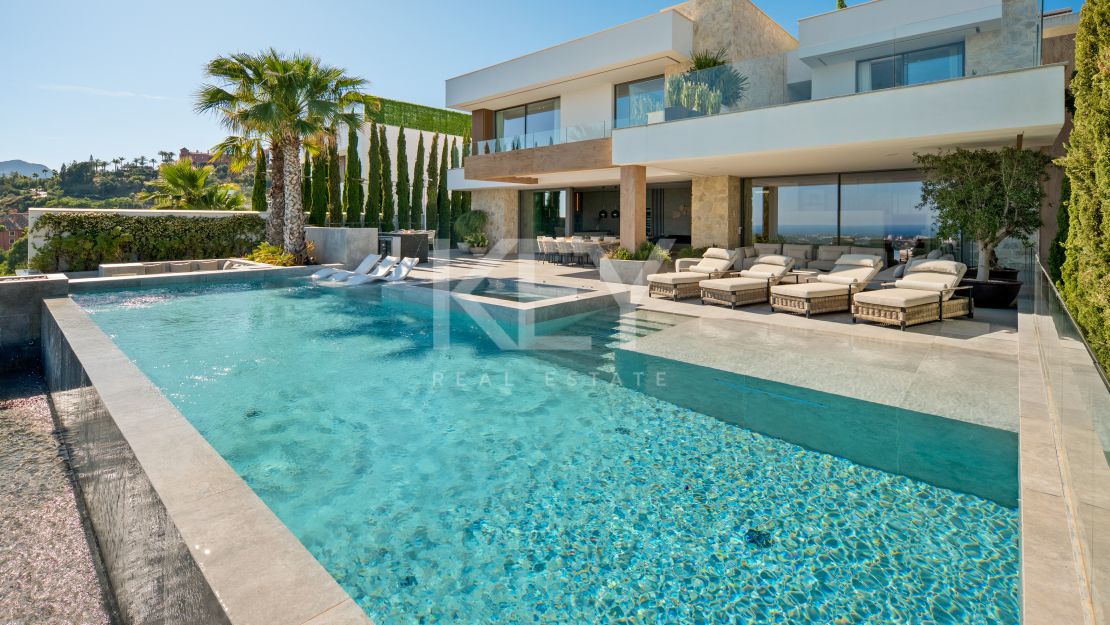 Contemporary Luxury Villa for Sale in Benahavís with Panoramic Sea Views