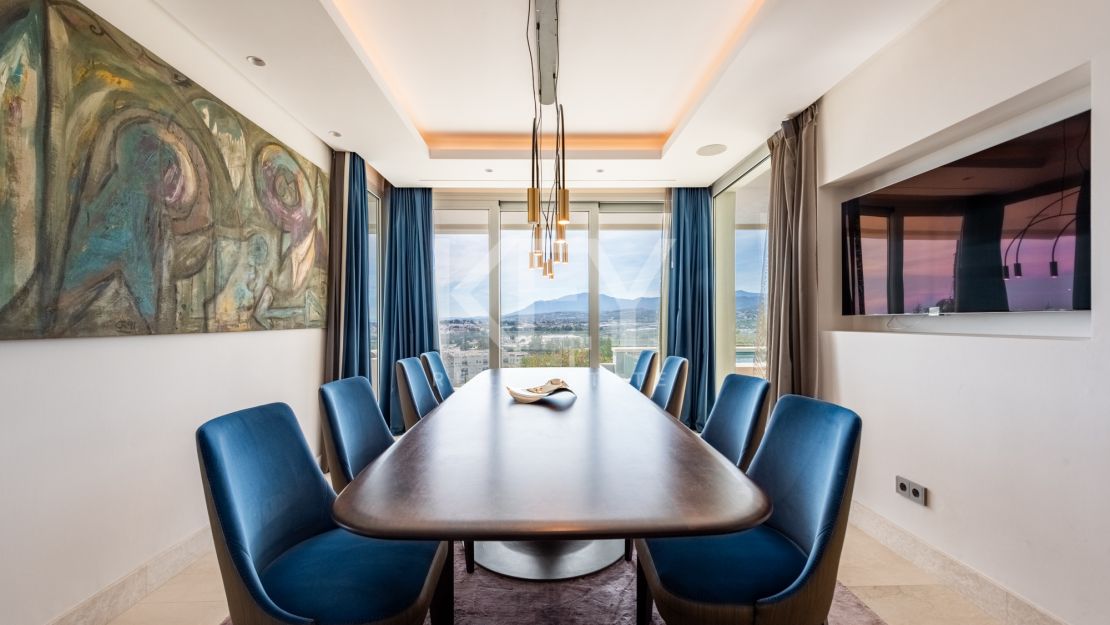 Elegant Villa with Panoramic Sea and Mountain Views in Benahavís, Marbella