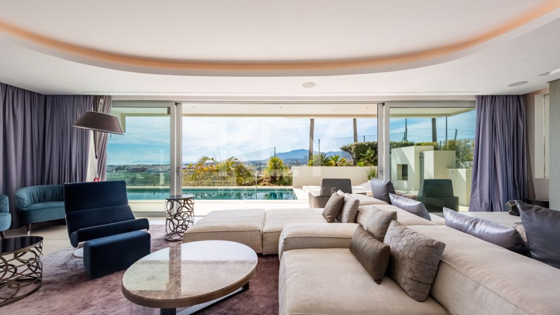 Elegant Villa with Panoramic Sea and Mountain Views in Benahavís, Marbella