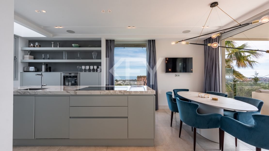 Elegant Villa with Panoramic Sea and Mountain Views in Benahavís, Marbella