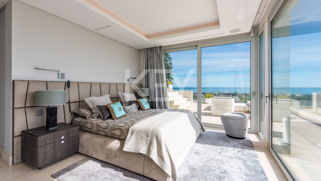 Elegant Villa with Panoramic Sea and Mountain Views in Benahavís, Marbella