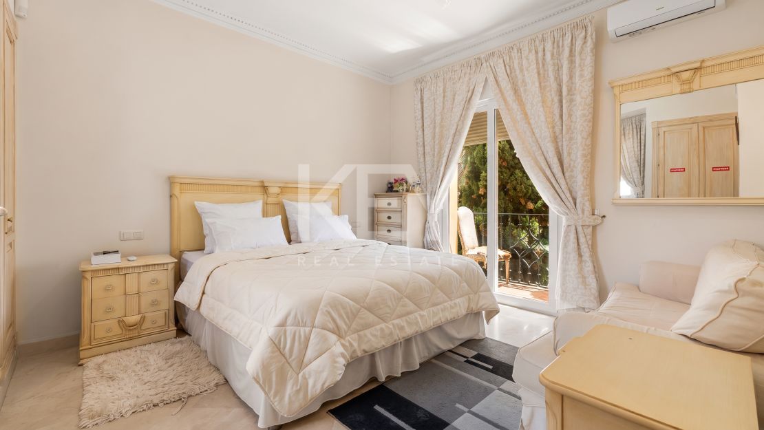 Elegant Villa For Sale in Nueva Andalucia, Marbella
