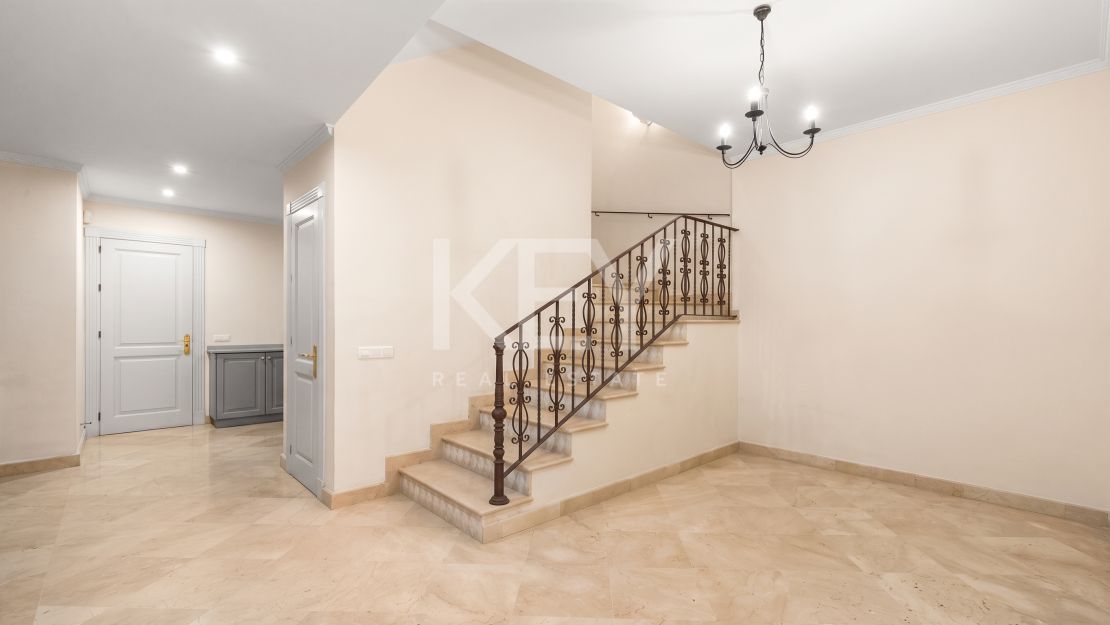 Elegant Villa For Sale in Nueva Andalucia, Marbella