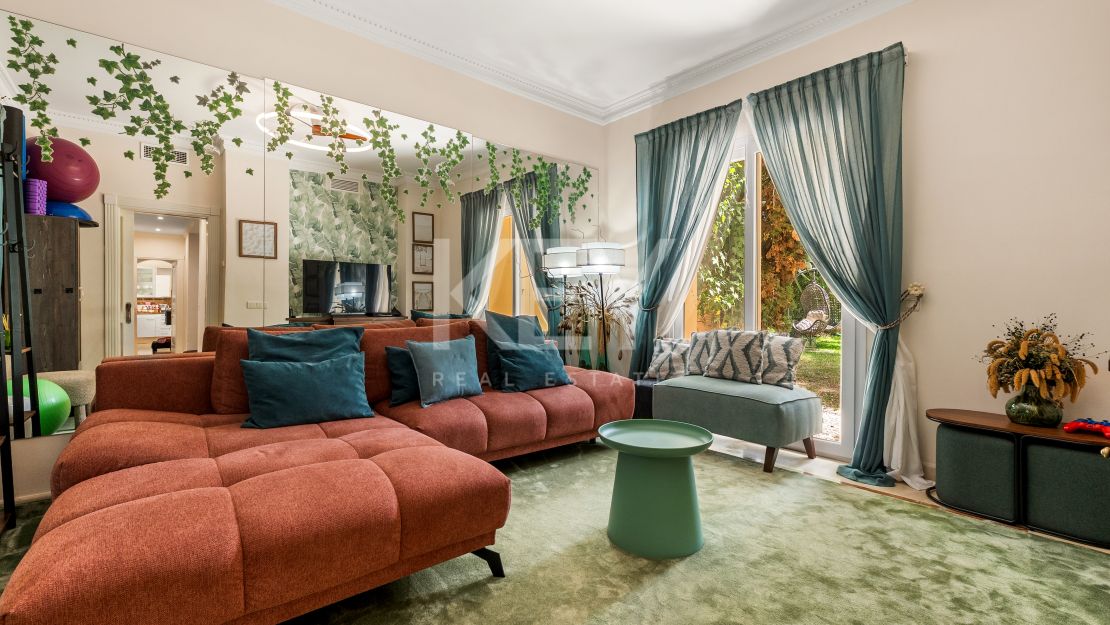 Elegant Villa For Sale in Nueva Andalucia, Marbella