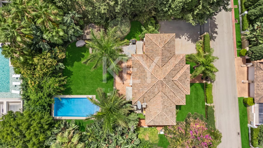 Elegant Villa For Sale in Nueva Andalucia, Marbella