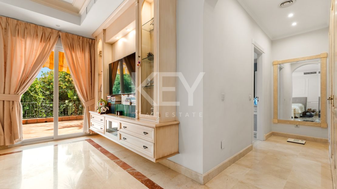 Elegant Villa For Sale in Nueva Andalucia, Marbella