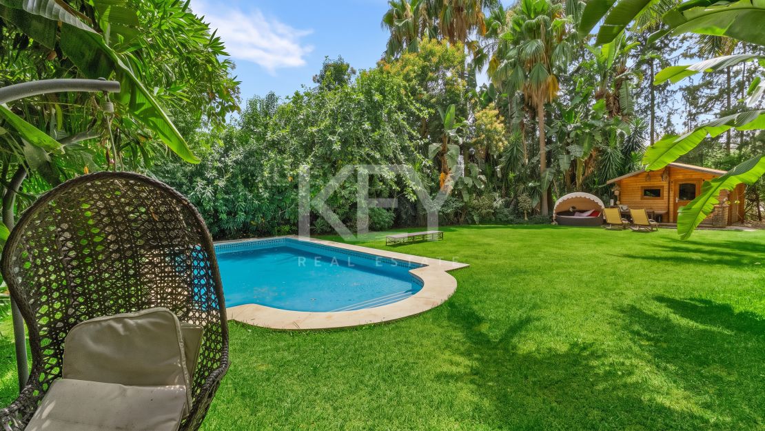 Elegant Villa For Sale in Nueva Andalucia, Marbella