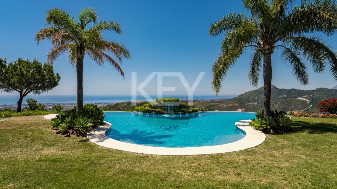 Panoramic Sea Views Villa for Sale in La Zagaleta, Benahavís