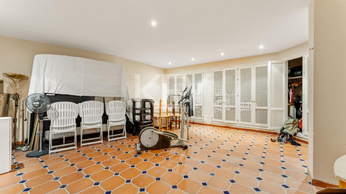 Panoramic Sea Views Villa for Sale in La Zagaleta, Benahavís