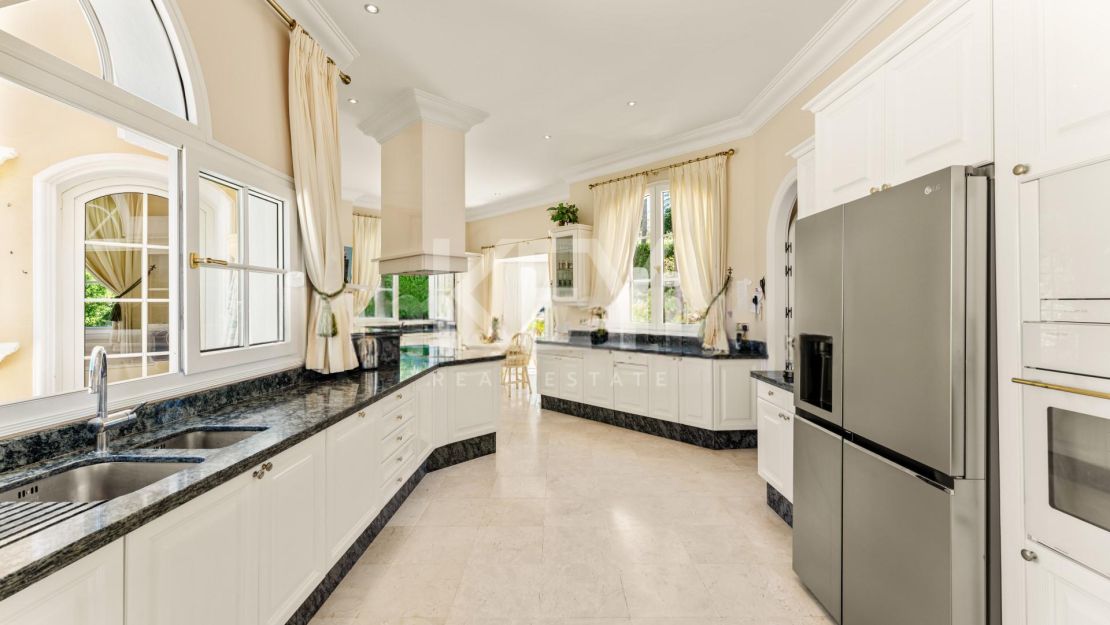 Panoramic Sea Views Villa for Sale in La Zagaleta, Benahavís