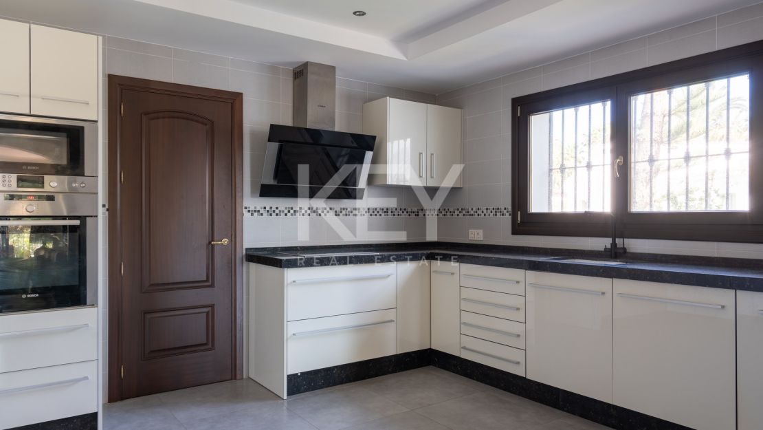 Magnificent Villa with Views in El Rosario, East Marbella
