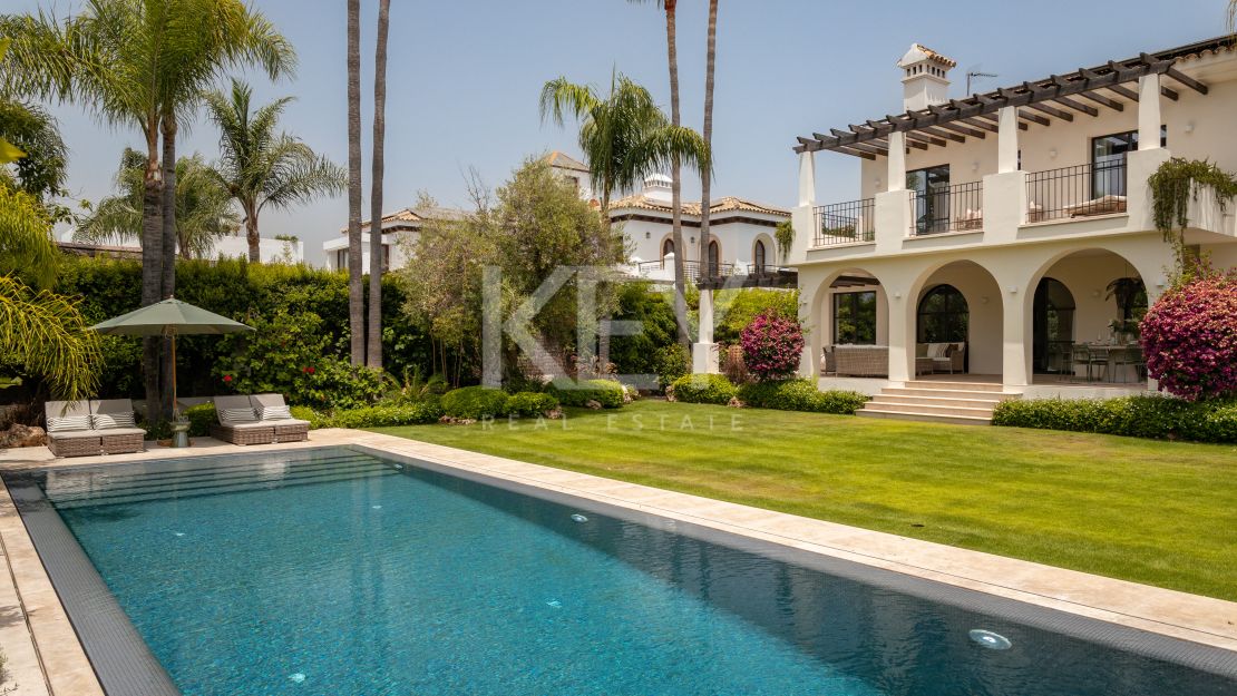 Beachside Villa for Sale in San Pedro de Alcántara, Marbella