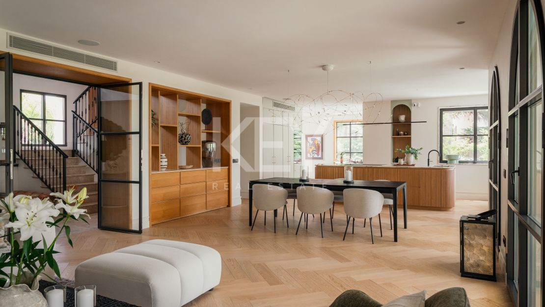 Beachside Villa for Sale in San Pedro de Alcántara, Marbella