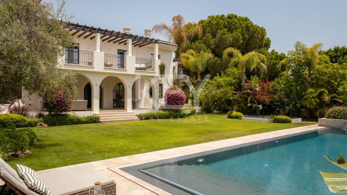 Beachside Villa for Sale in San Pedro de Alcántara, Marbella