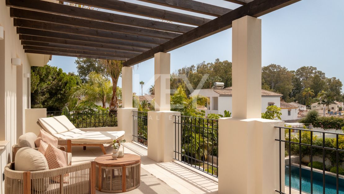 Beachside Villa for Sale in San Pedro de Alcántara, Marbella