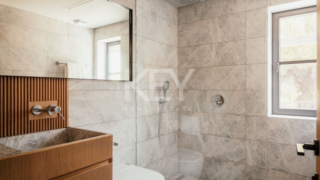 Beachside Villa for Sale in San Pedro de Alcántara, Marbella
