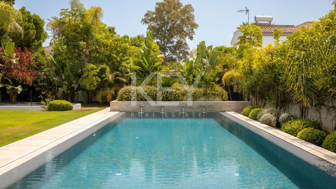 Beachside Villa for Sale in San Pedro de Alcántara, Marbella