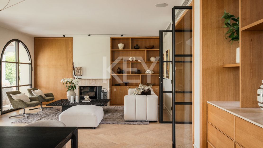 Beachside Villa for Sale in San Pedro de Alcántara, Marbella
