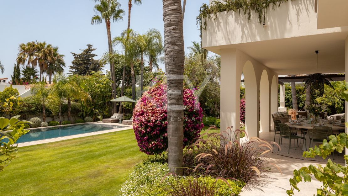 Beachside Villa for Sale in San Pedro de Alcántara, Marbella