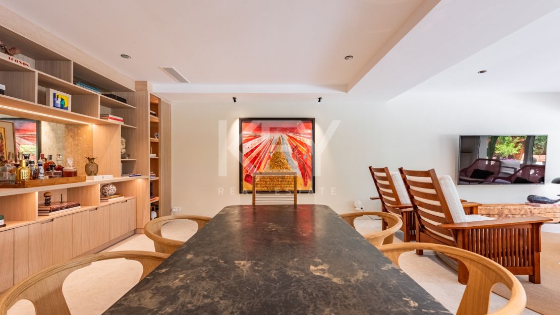 Stunning ground floor duplex apt. with private garden and pool on the Golden Mile