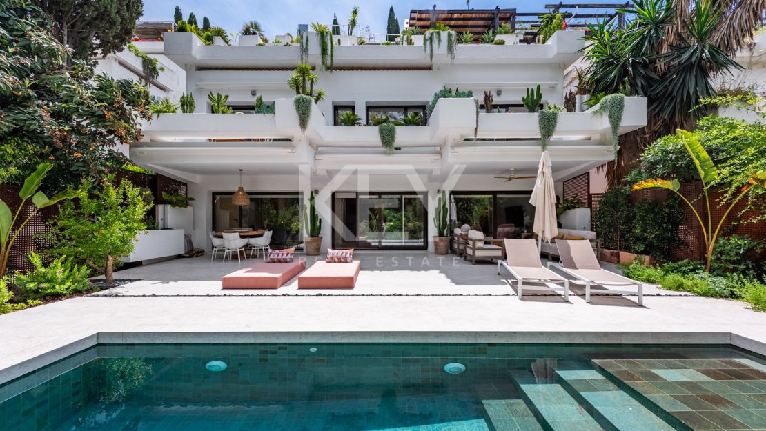 Stunning ground floor duplex apt. with private garden and pool on the Golden Mile