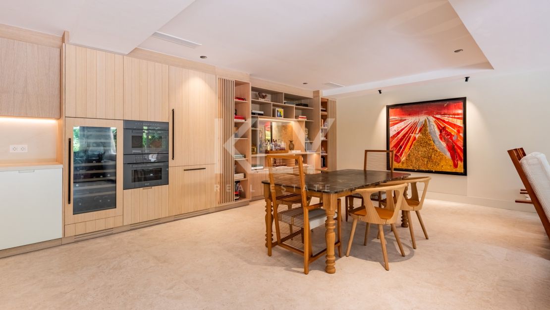 Stunning ground floor duplex apt. with private garden and pool on the Golden Mile