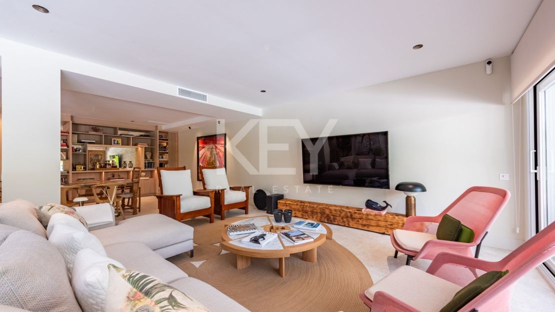 Stunning ground floor duplex apt. with private garden and pool on the Golden Mile