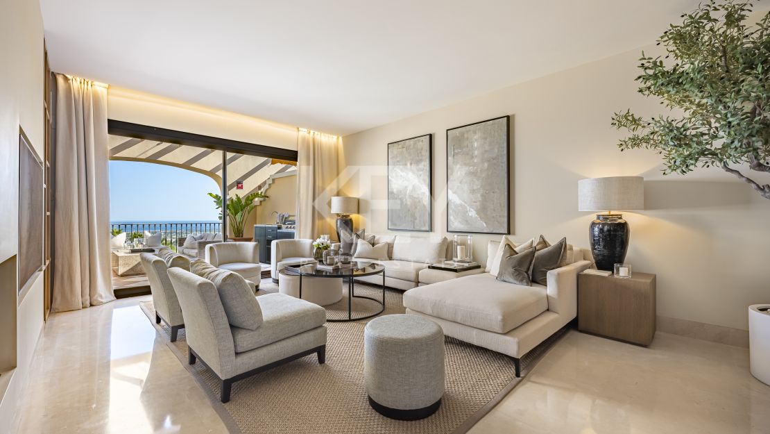 Renovated South-Facing Penthouse with Panoramic Views in La Quinta, Benahavís