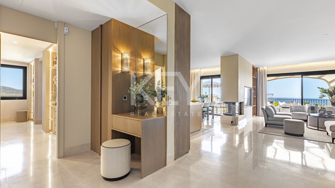 Renovated South-Facing Penthouse with Panoramic Views in La Quinta, Benahavís