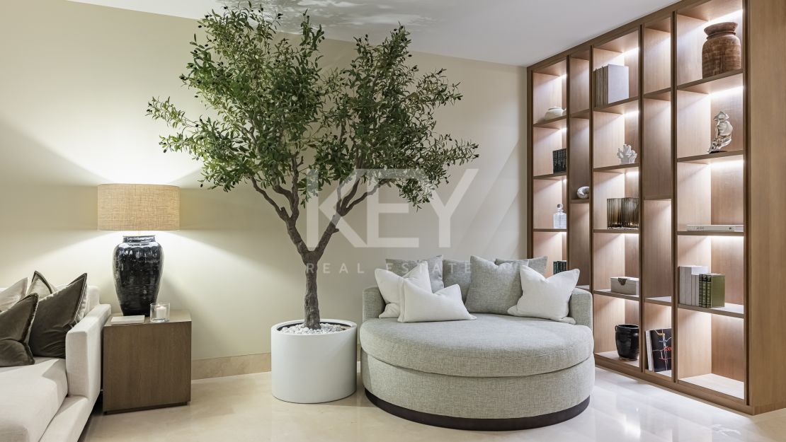 Renovated South-Facing Penthouse with Panoramic Views in La Quinta, Benahavís