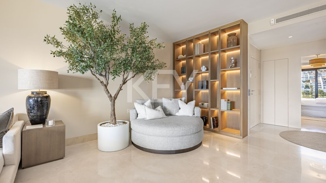 Renovated South-Facing Penthouse with Panoramic Views in La Quinta, Benahavís