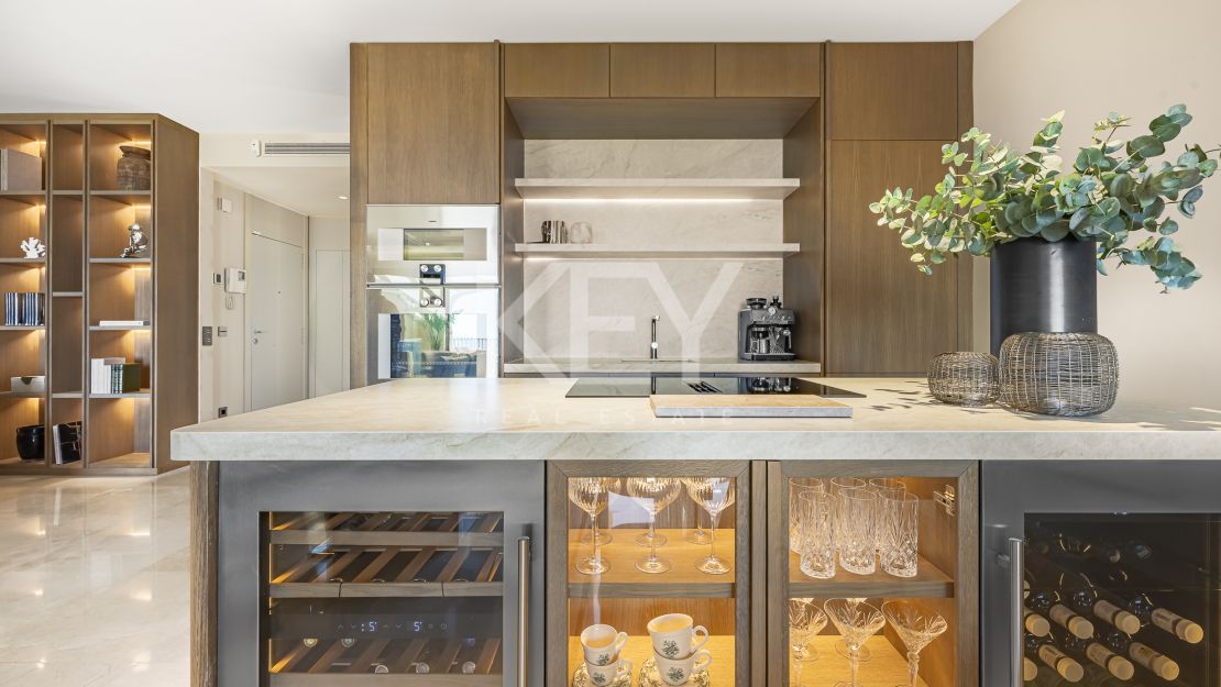 Renovated South-Facing Penthouse with Panoramic Views in La Quinta, Benahavís