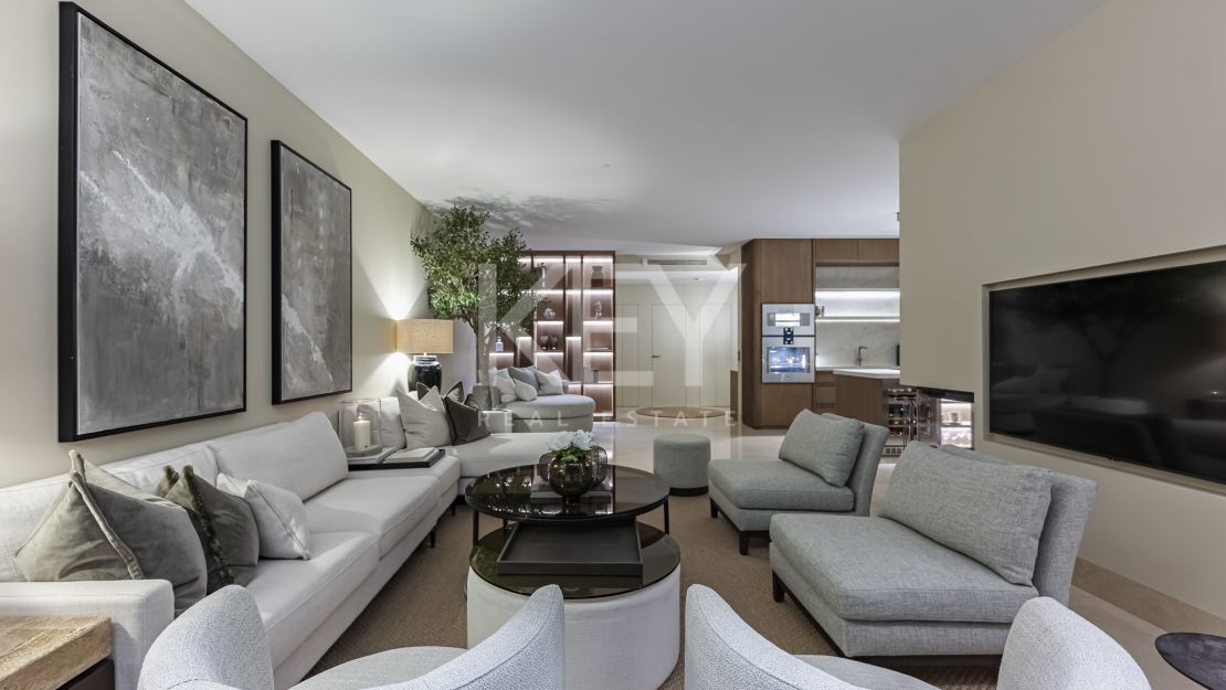 Renovated South-Facing Penthouse with Panoramic Views in La Quinta, Benahavís