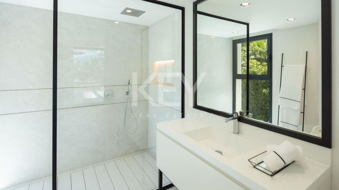 Stunning Luxury Villa with open views in Nueva Andalucia, Marbella