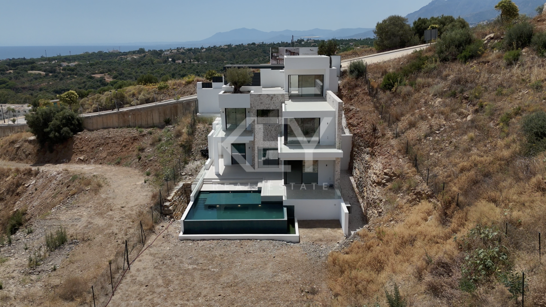 Luxury Contemporary Villa with Panoramic Sea Views for Sale in Elviria, Marbella East