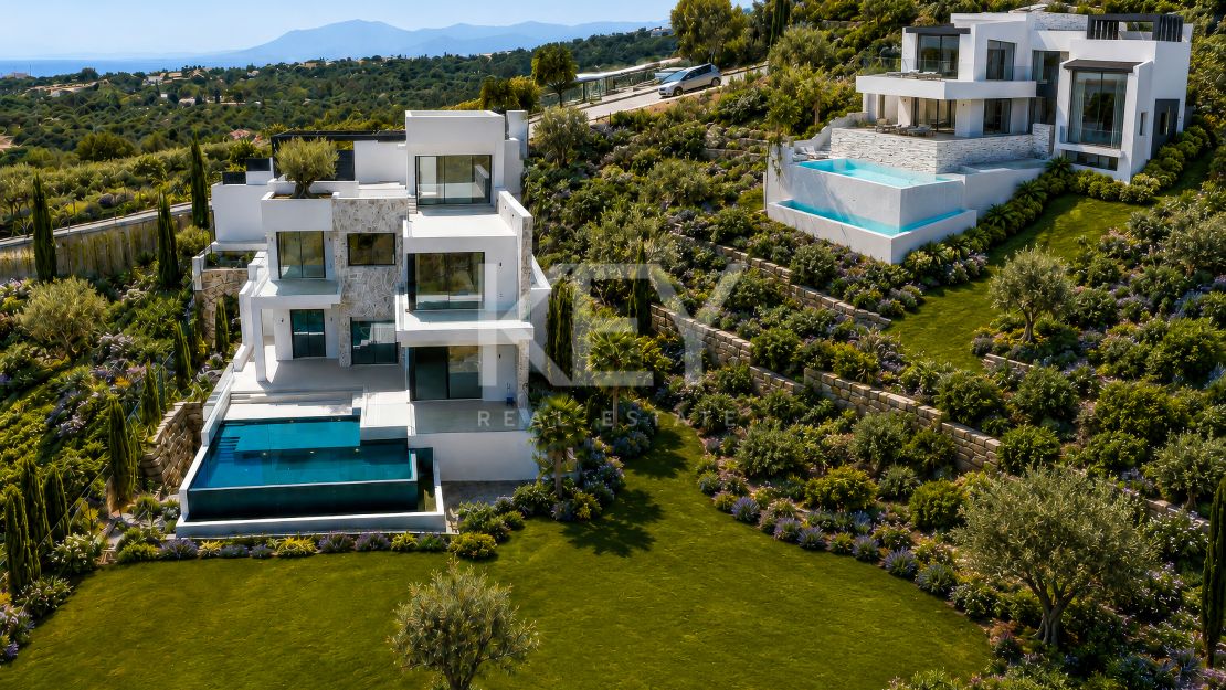 Luxury Contemporary Villa with Panoramic Sea Views for Sale in Elviria, Marbella East