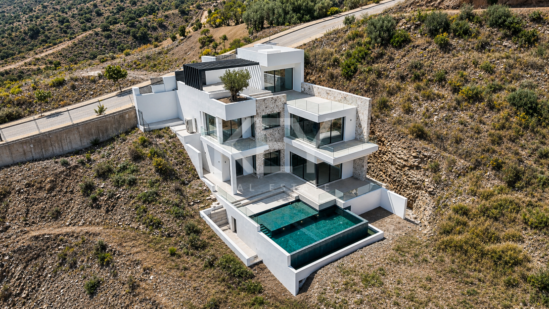 Luxury Contemporary Villa with Panoramic Sea Views for Sale in Elviria, Marbella East