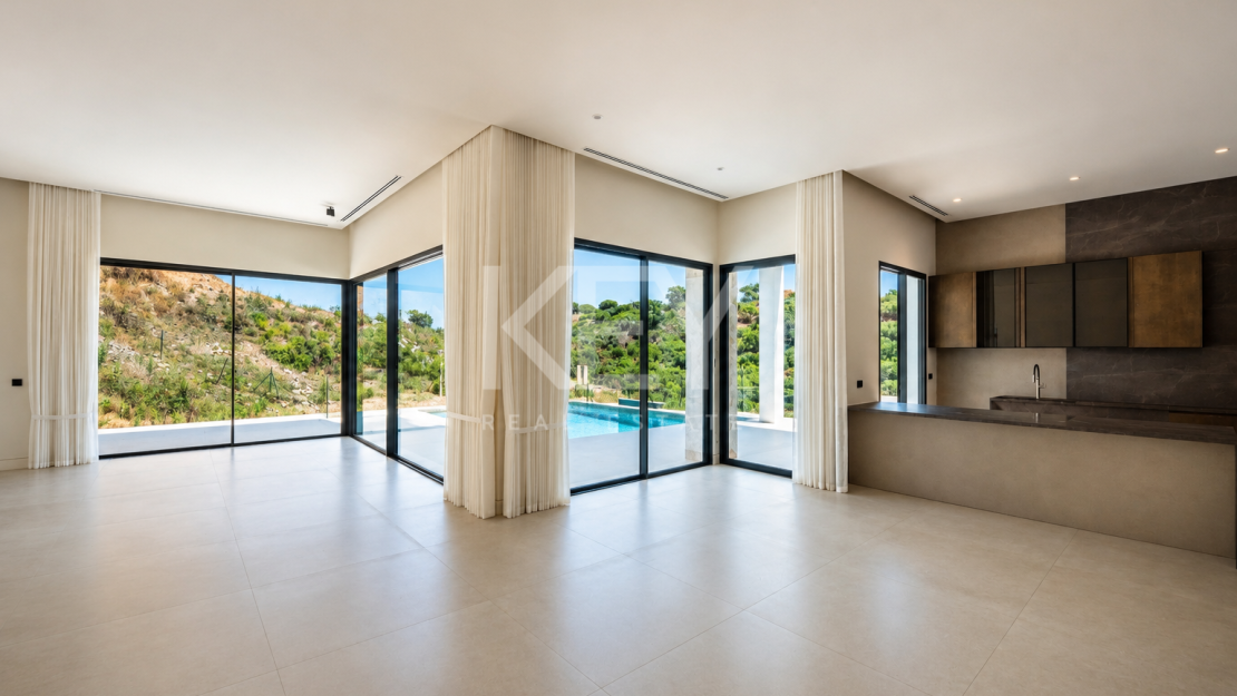 Luxury Contemporary Villa with Panoramic Sea Views for Sale in Elviria, Marbella East