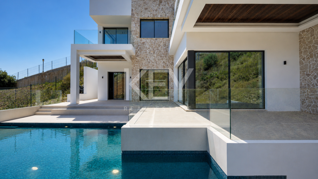 Luxury Contemporary Villa with Panoramic Sea Views for Sale in Elviria, Marbella East