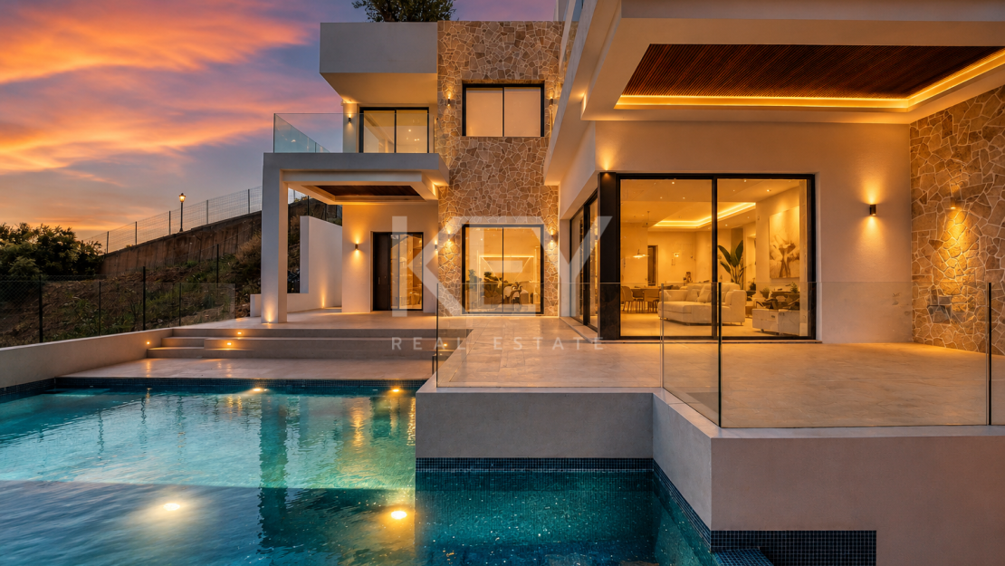 Luxury Contemporary Villa with Panoramic Sea Views for Sale in Elviria, Marbella East