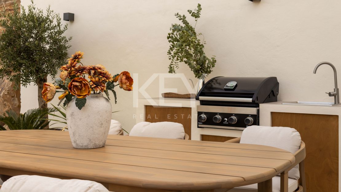 Luxury Renovated Apartment for Sale in Nueva Andalucía, Marbella