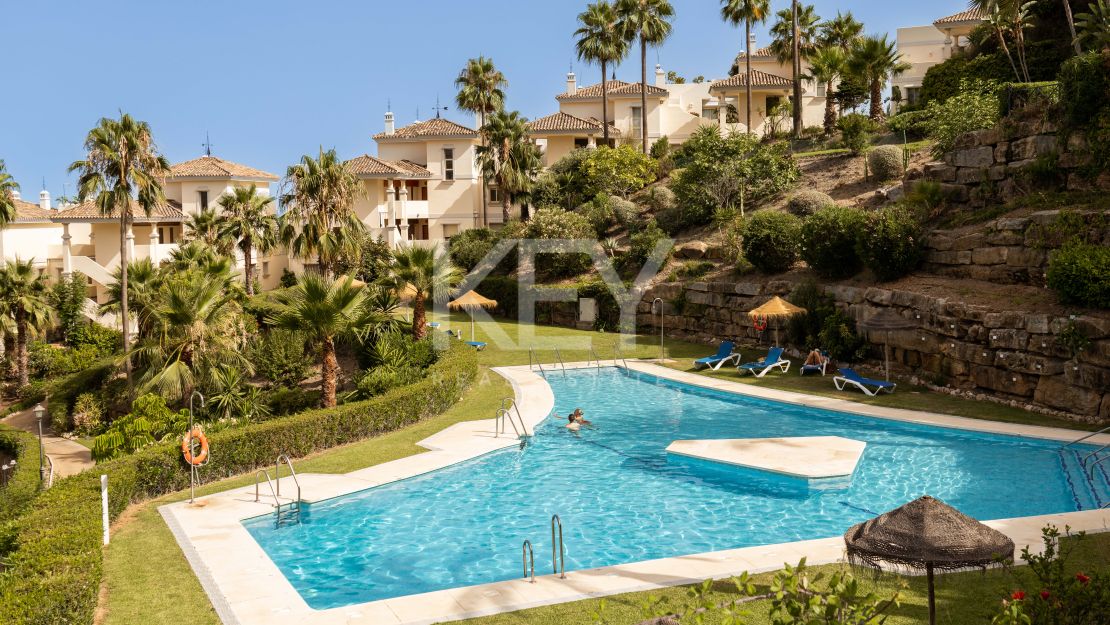 Luxury Renovated Apartment for Sale in Nueva Andalucía, Marbella