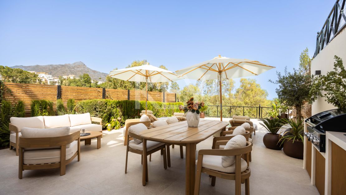 Luxury Renovated Apartment for Sale in Nueva Andalucía, Marbella