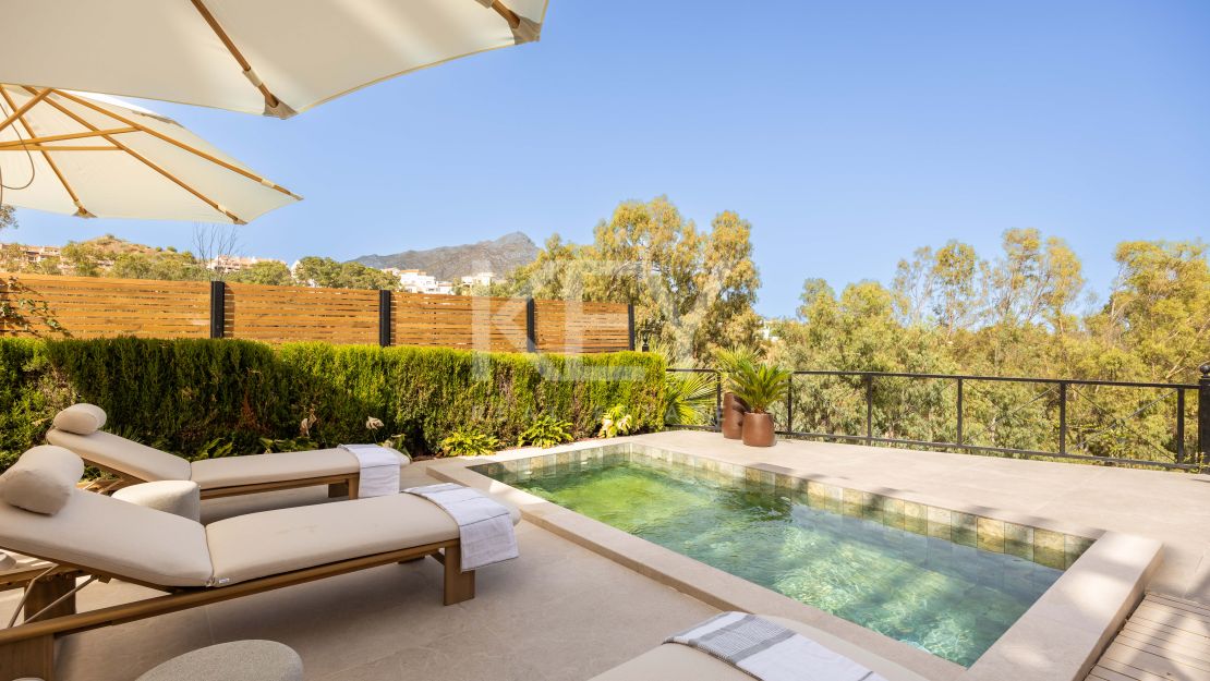 Luxury Renovated Apartment for Sale in Nueva Andalucía, Marbella