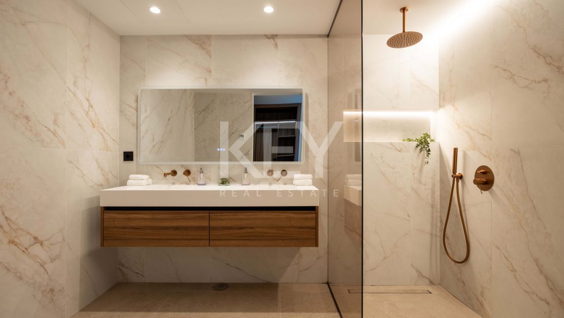 Luxury Renovated Apartment for Sale in Nueva Andalucía, Marbella